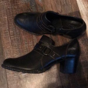 Born black boots